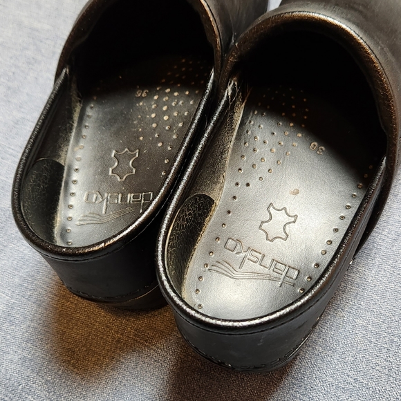 Black Dansko Clogs - Picture 5 of 11